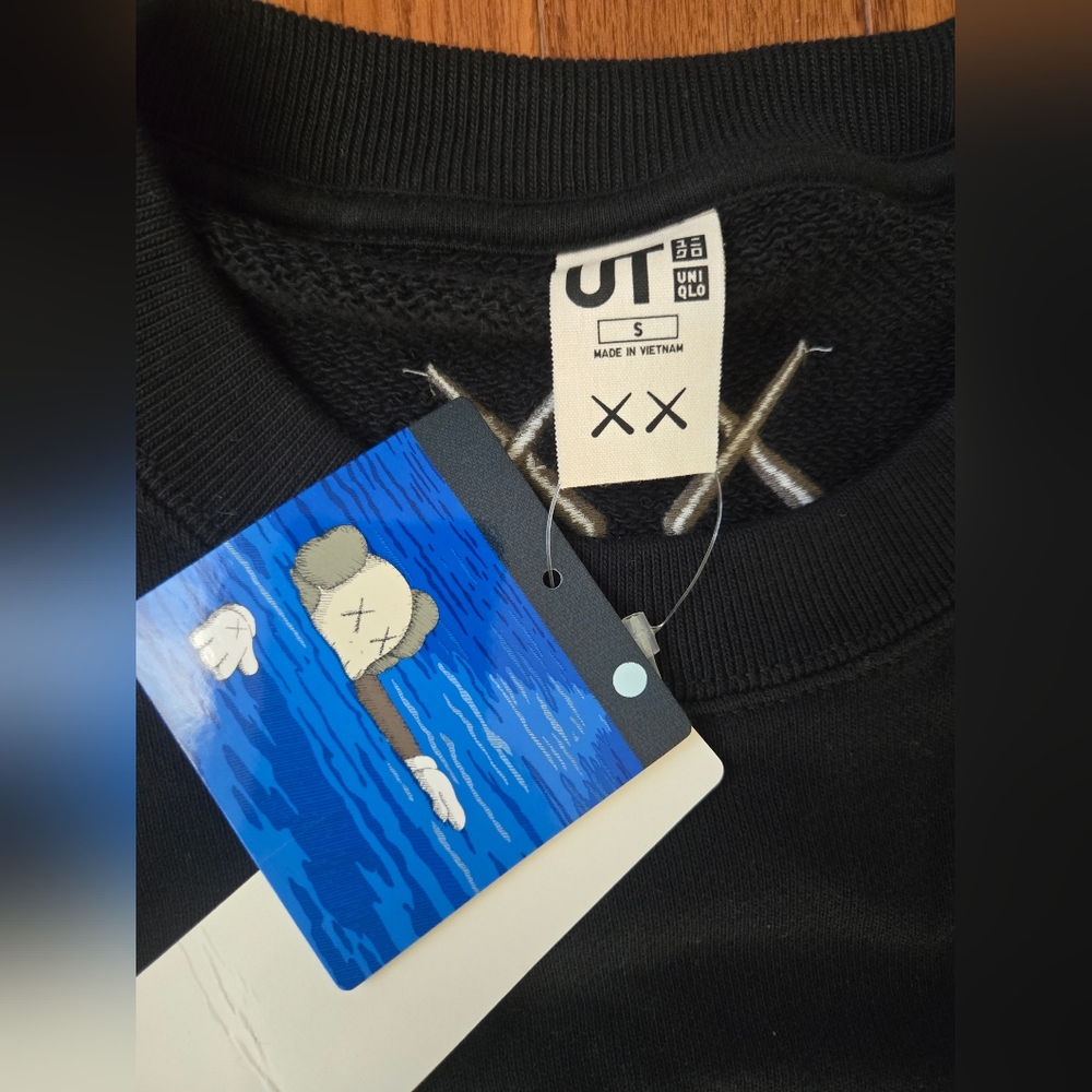 Uniqlo X KAWS - Picture 3 of 4